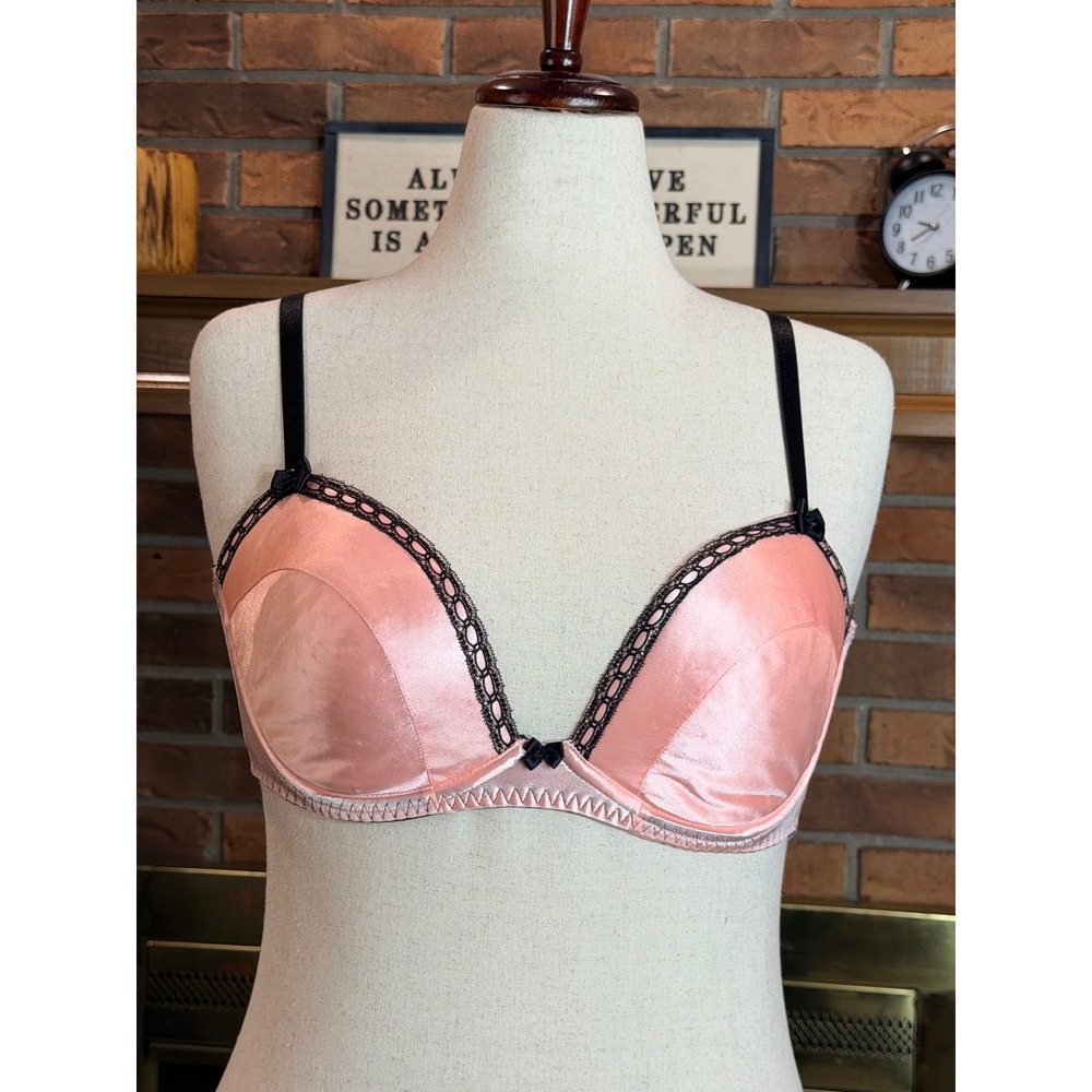 Victoria's Secret Underwire Bra Women Peach Black Satin Lace Trim 36D